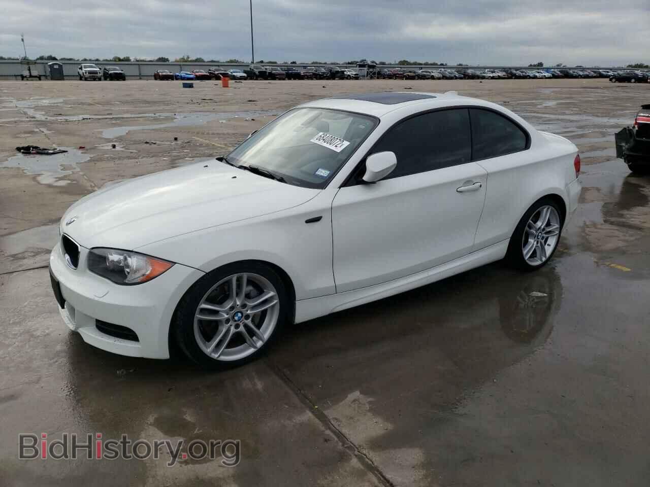 Фотография WBAUC9C58BVM11136 - BMW 1 SERIES 2011
