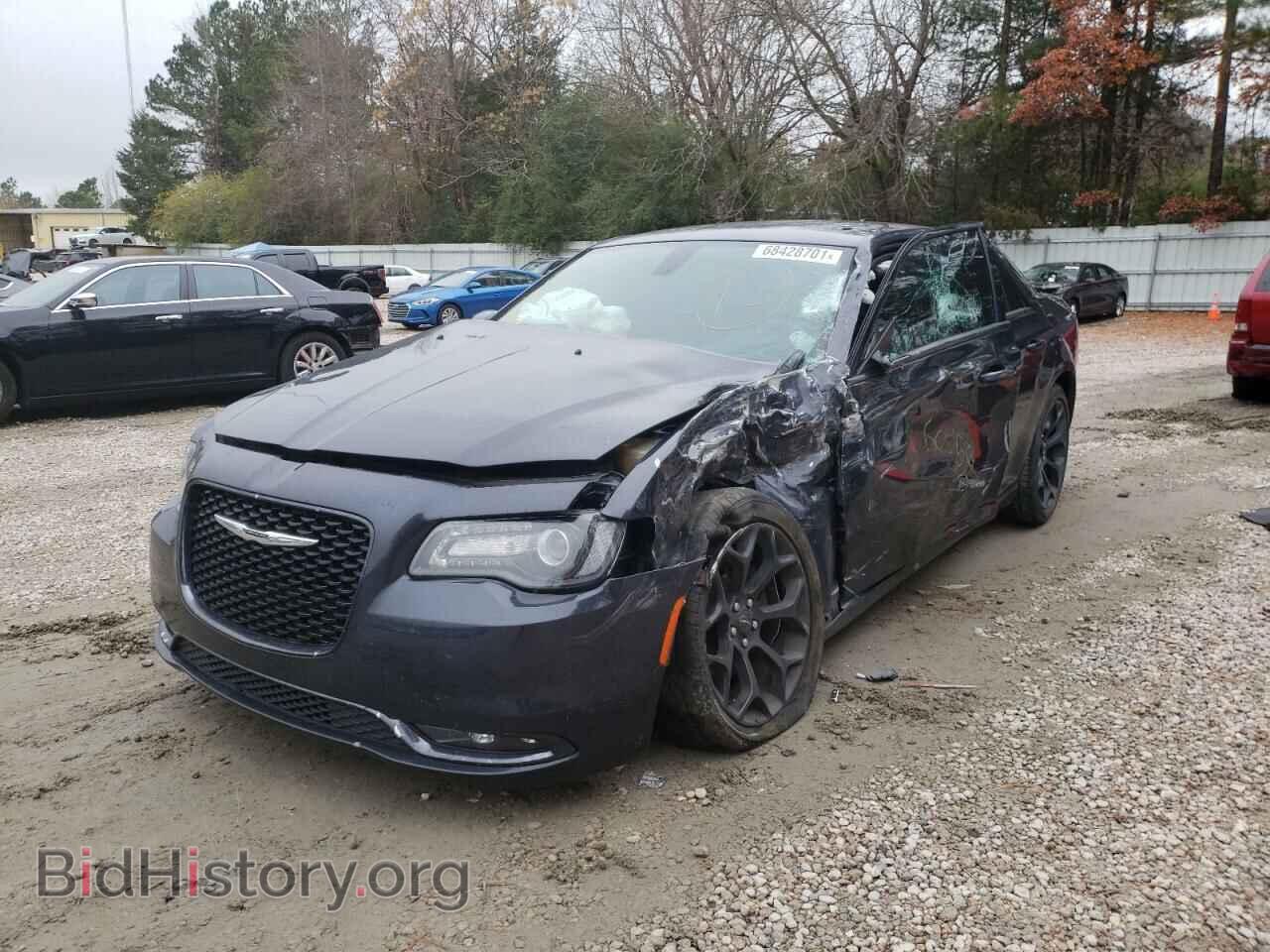 2019 CHRYSLER 300 - VIN: 2C3CCABG5KH559681 - Фото 2