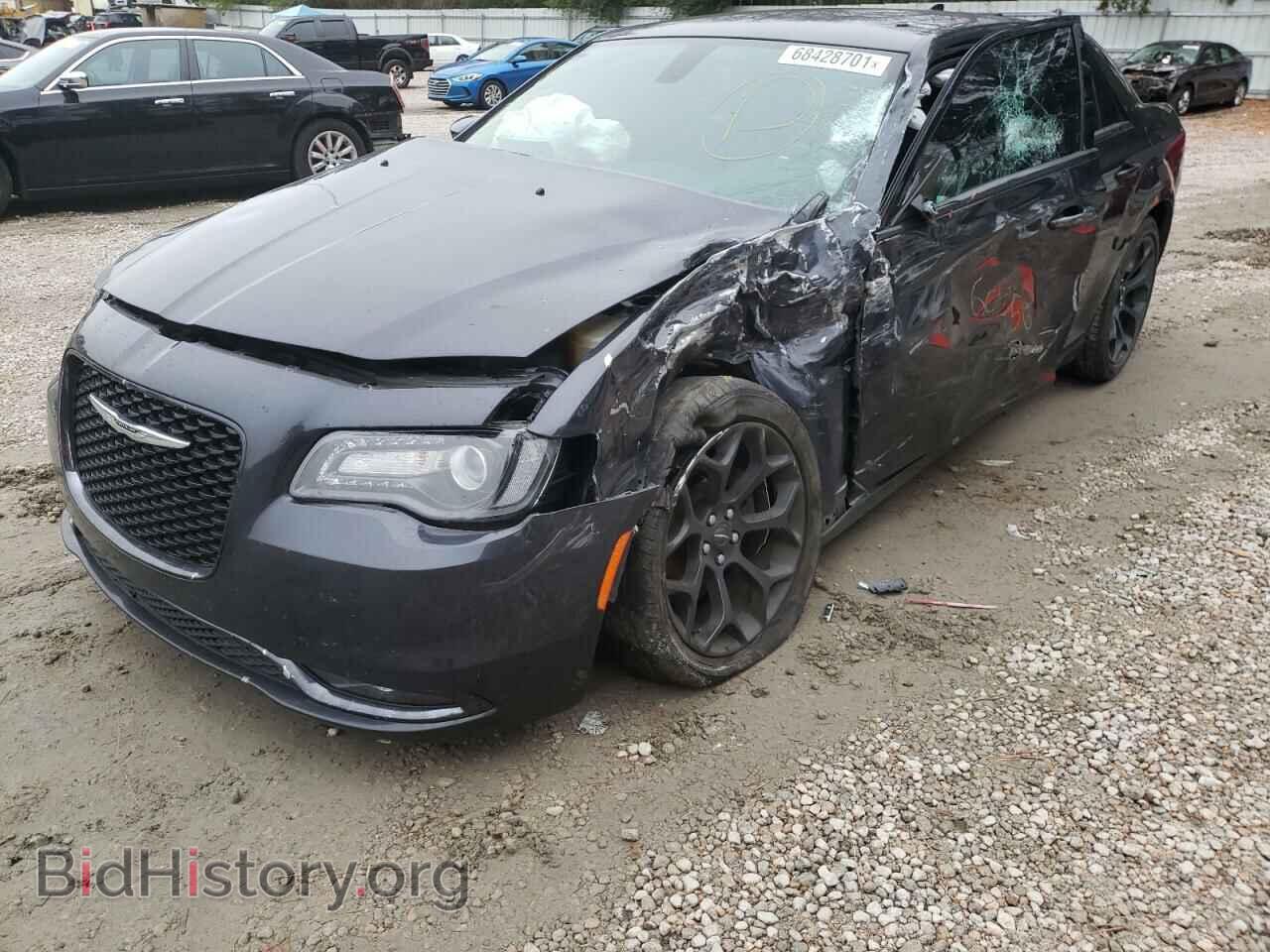 2019 CHRYSLER 300 - VIN: 2C3CCABG5KH559681 - Фото 9