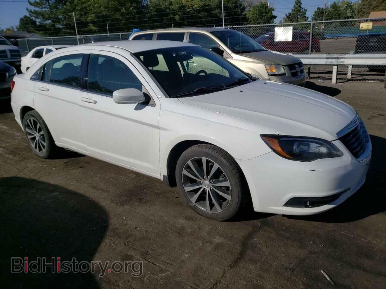 2014 CHRYSLER 200 - VIN: 1C3CCBBB2EN119360 - Фото 4