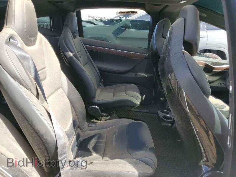 2016 Tesla MODEL X (VIN 5YJXCBE21GF003481) — photo 10 of 12
