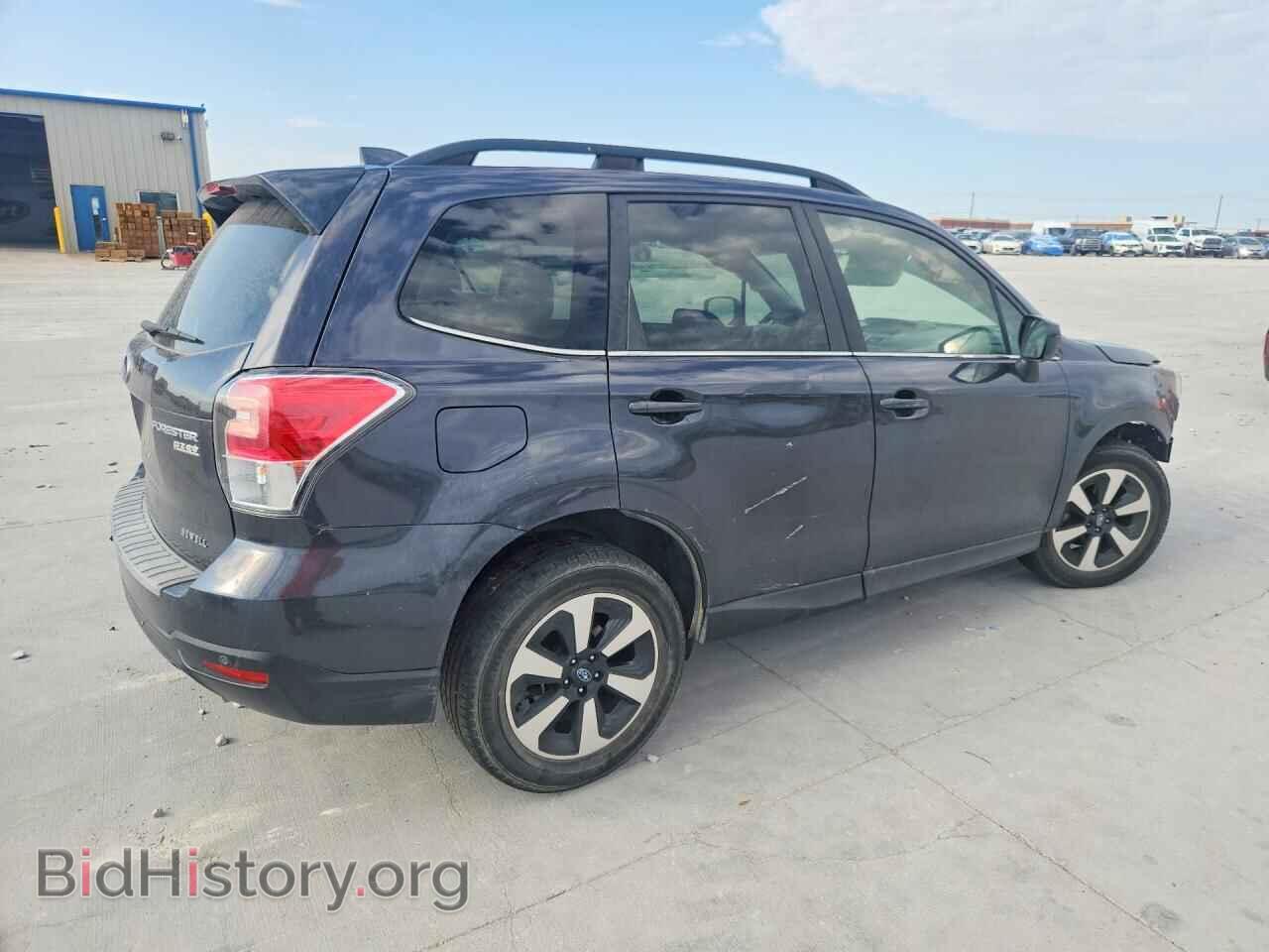 2017 SUBARU FORESTER - VIN: JF2SJARC2HH803318 - Фото 3