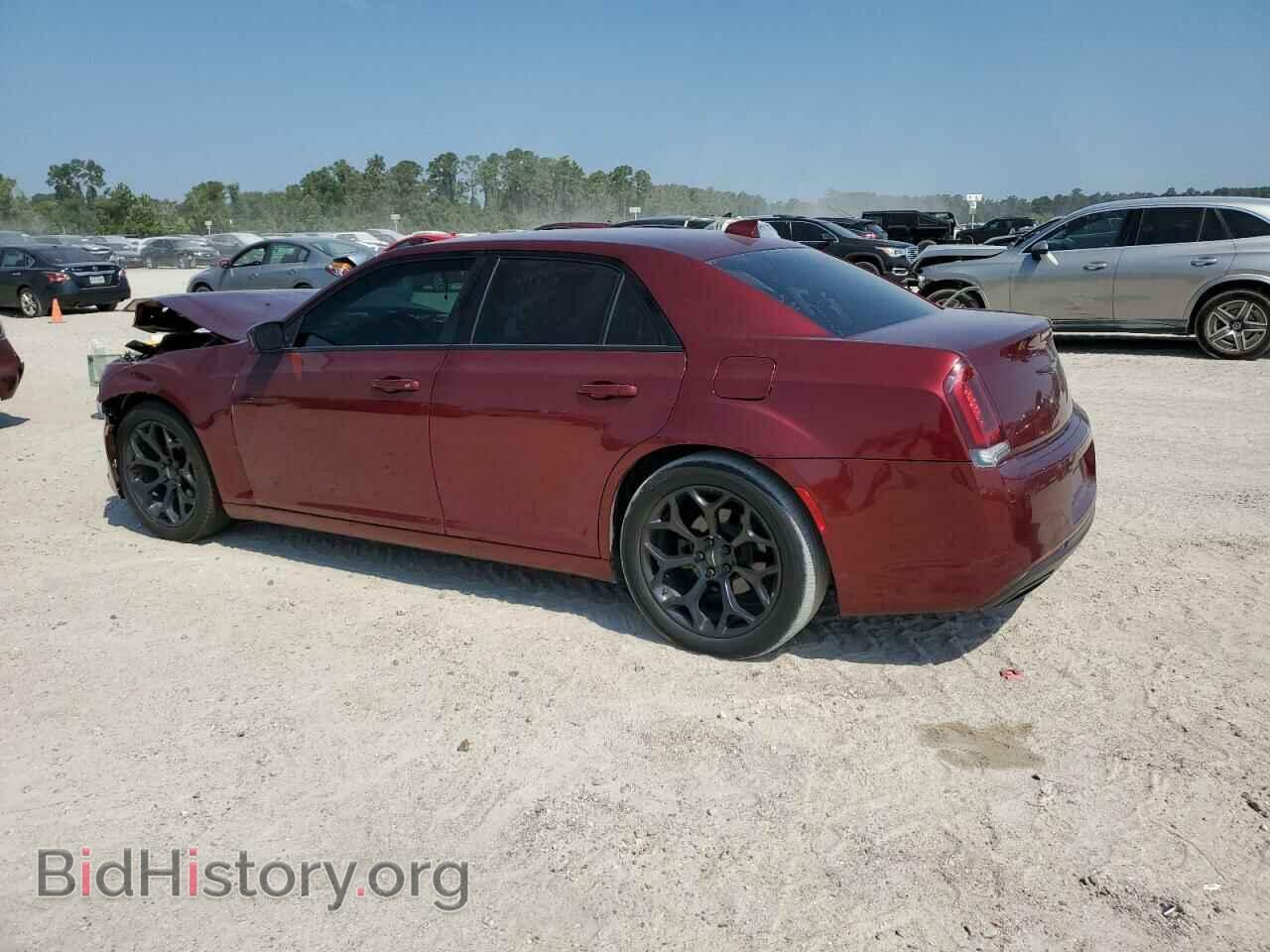 2019 CHRYSLER 300 - VIN: 2C3CCAAG5KH614406 - Фото 2