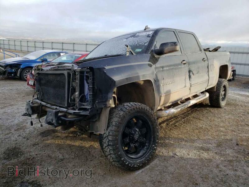 2017 Chevrolet SILVERADO (VIN 1GCUKREC8HF112721) — photo 2 of 10