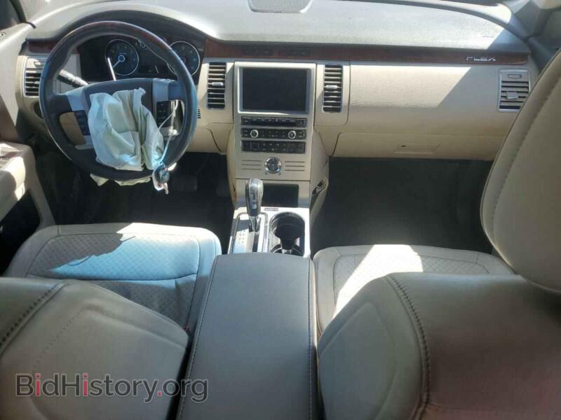 2011 Ford FLEX (VIN 2FMGK5DC8BBD25907) — фото 8 из 12