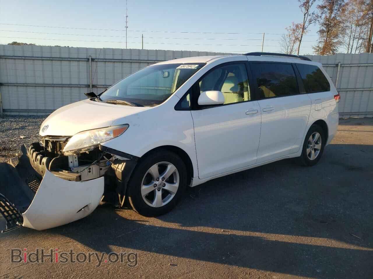 Photo 5TDKK3DC8DS310554 - TOYOTA SIENNA 2013