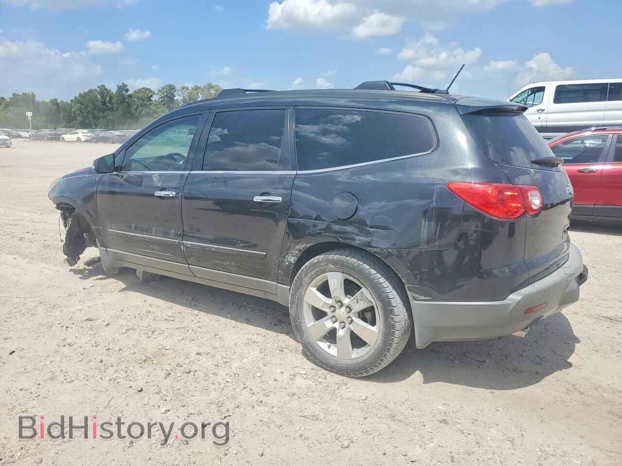 2012 CHEVROLET TRAVERSE - VIN: 1GNKRLED2CJ401230 - Фото 2