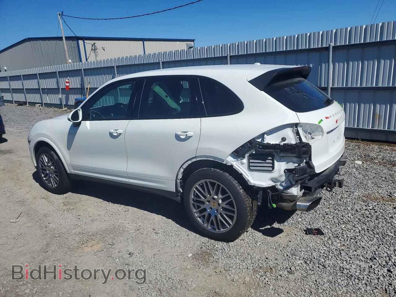 2017 PORSCHE CAYENNE - VIN: WP1AA2A24HKA82424 - Photo 2