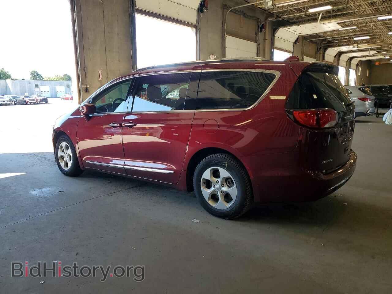 2017 CHRYSLER PACIFICA - VIN: 2C4RC1EGXHR810960 - Фото 2