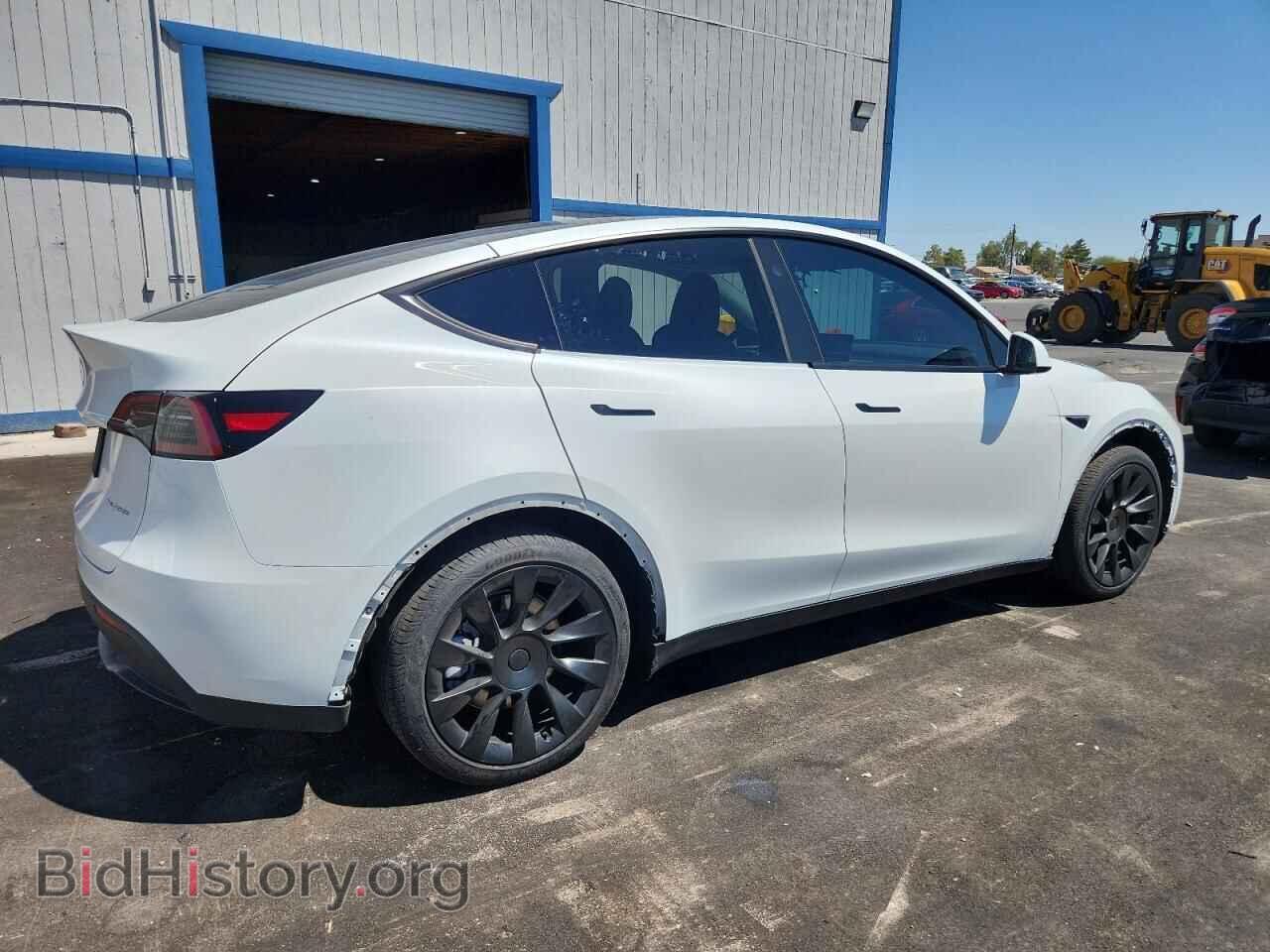 2024 TESLA MODEL Y - VIN: 7SAYGDEE9RA216762 - Фото 3