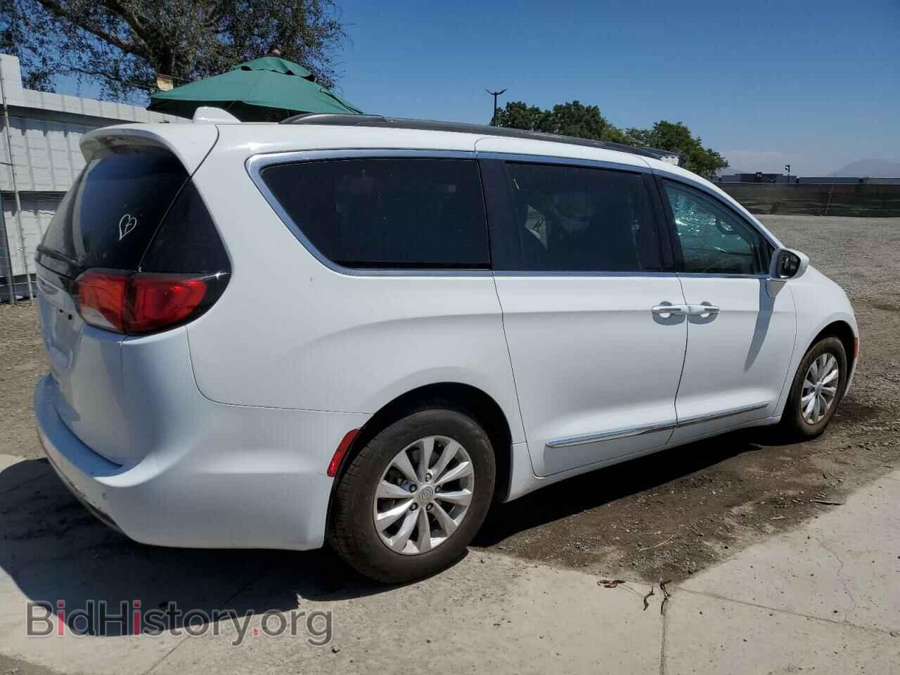 2017 CHRYSLER PACIFICA - VIN: 2C4RC1BG3HR759130 - Фото 3