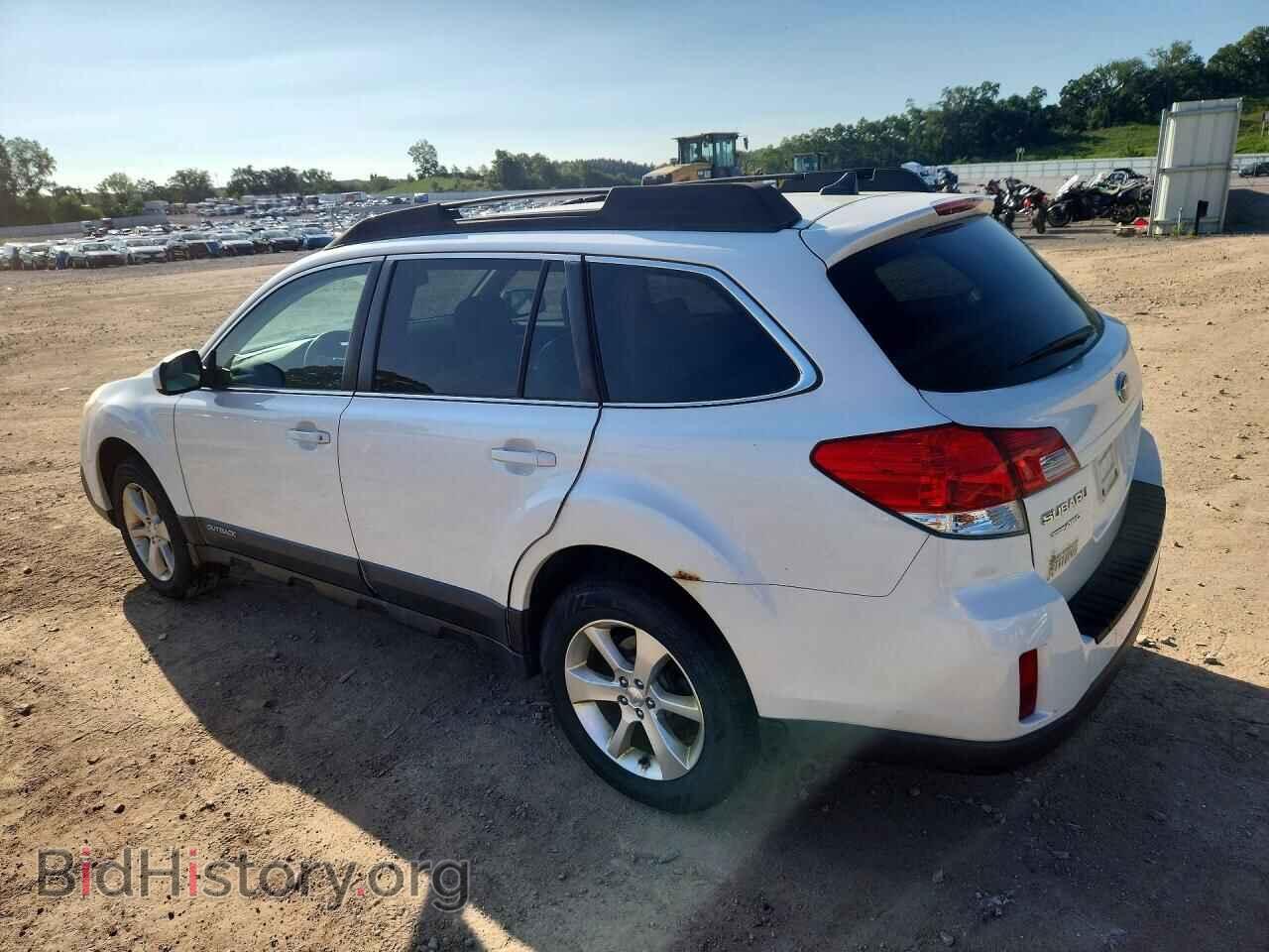 2014 SUBARU OUTBACK - VIN: 4S4BRCMC2E3208046 - Photo 2
