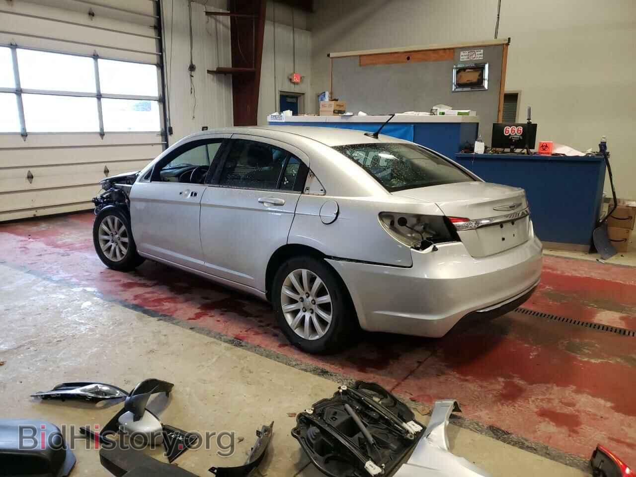 2011 CHRYSLER 200 - VIN: 1C3BC1FB3BN575976 - Фото 2