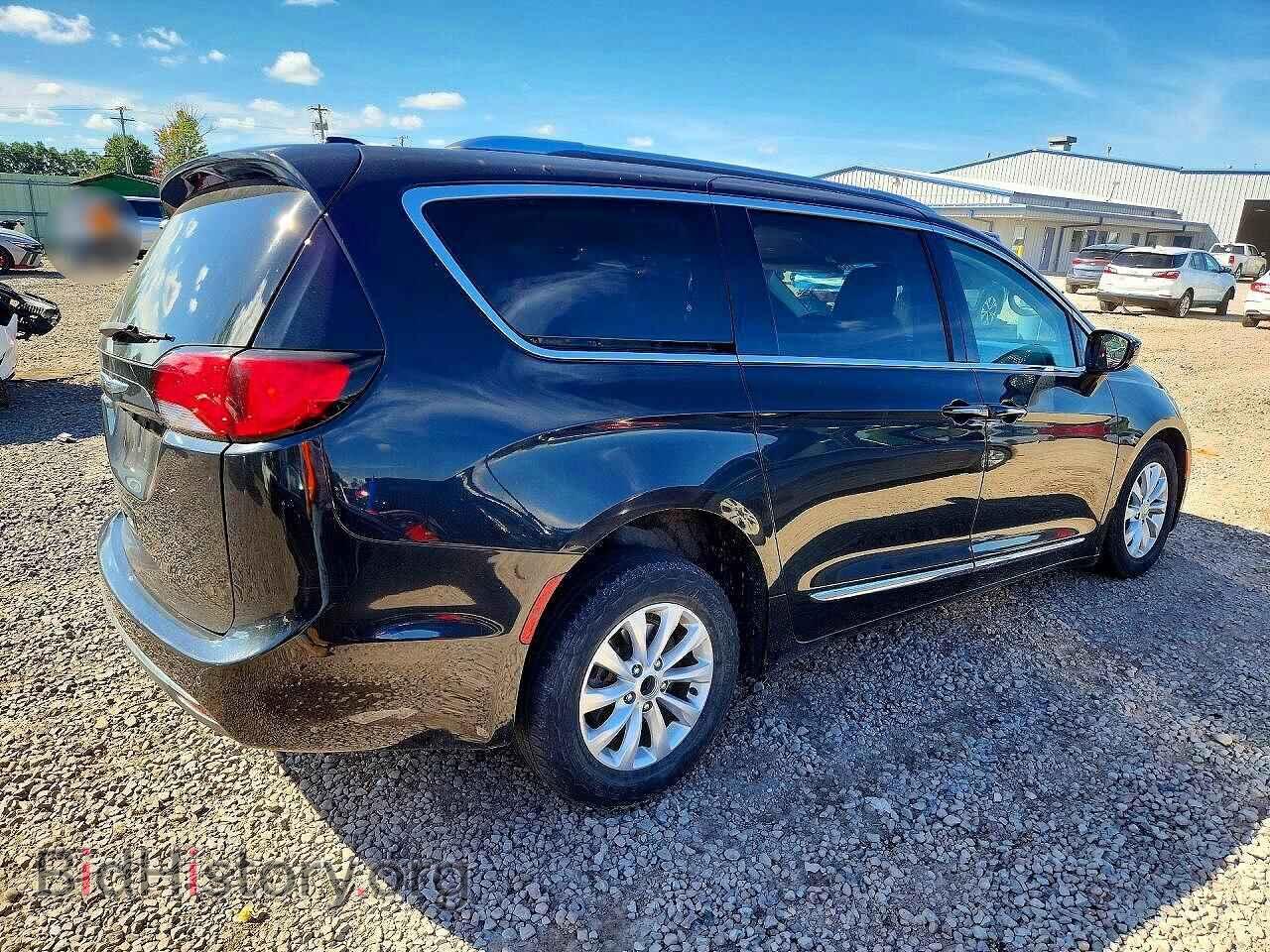 2018 CHRYSLER PACIFICA - VIN: 2C4RC1BG5JR152152 - Photo 3