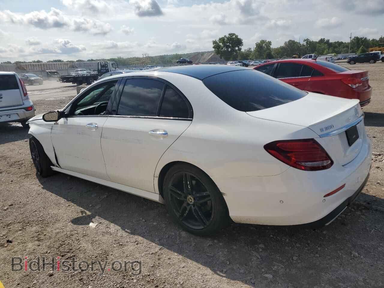 2017 MERCEDES-BENZ E-CLASS - VIN: WDDZF4JB3HA041893 - Фото 2
