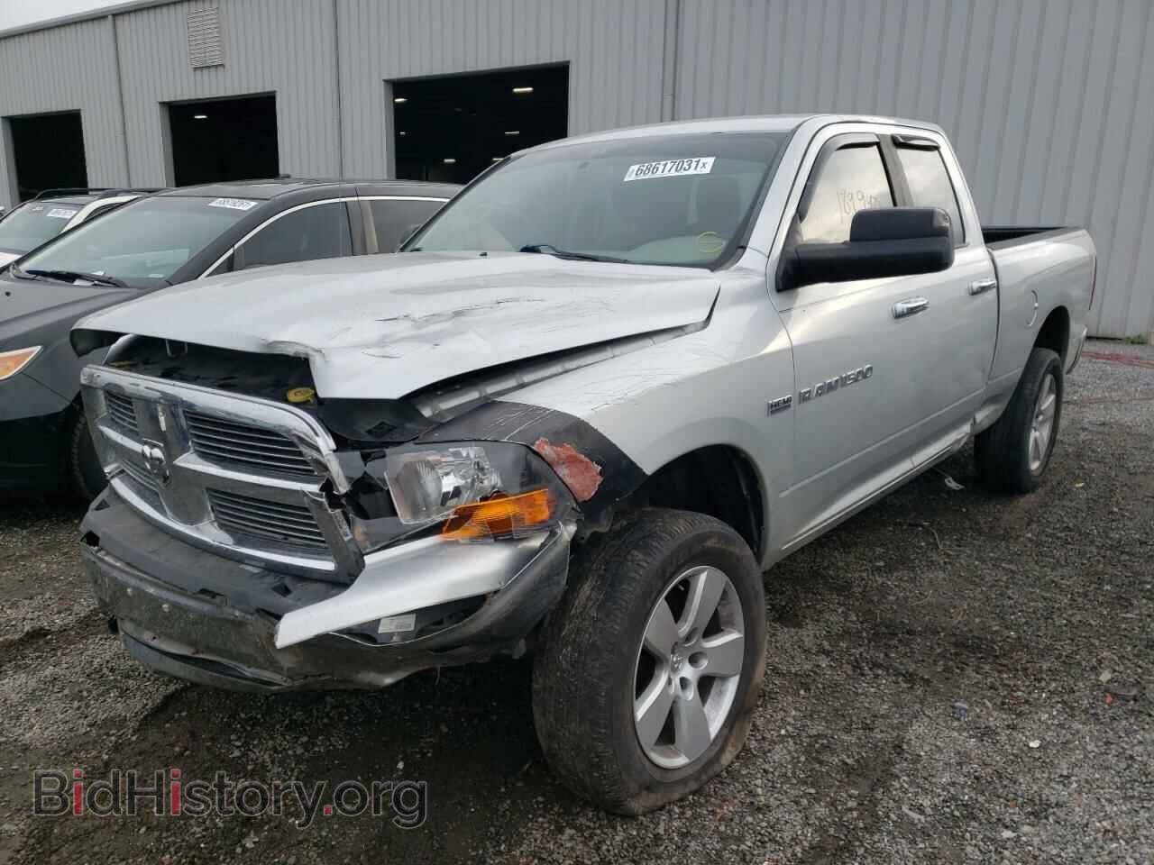 2011 DODGE RAM 1500 - VIN: 1D7RB1GTXBS550228 - Фото 2