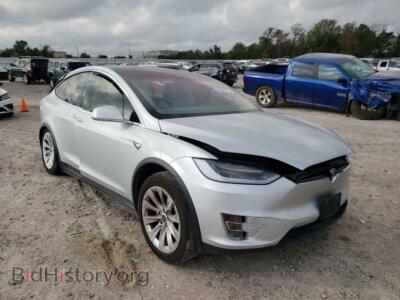 2017 Tesla MODEL X, серебристый — VIN 5YJXCDE21HF050295, Copart