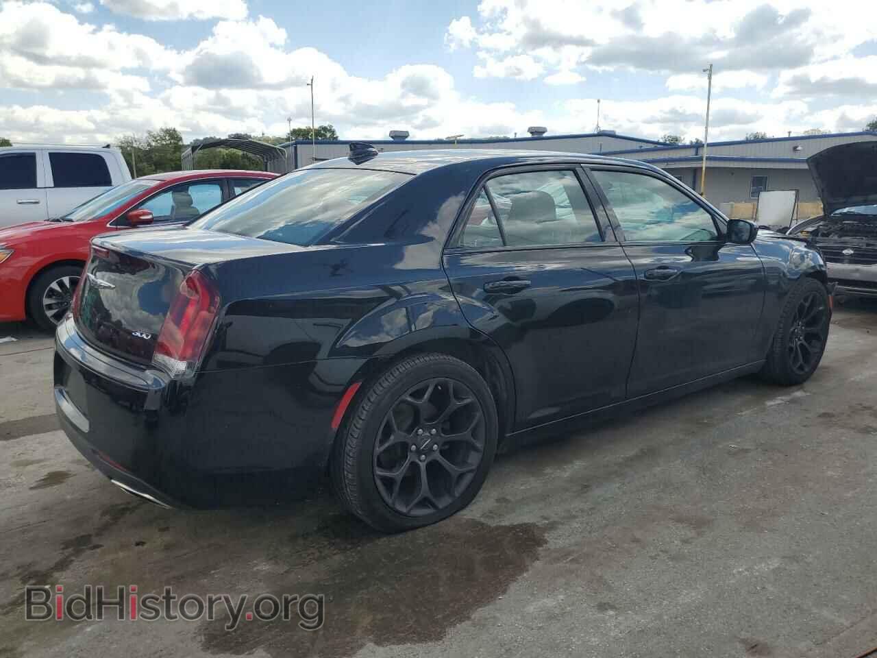 2019 CHRYSLER 300 - VIN: 2C3CCAAG4KH660356 - Фото 3
