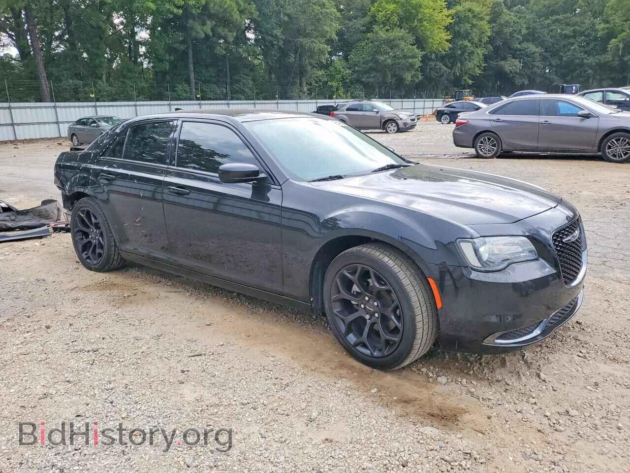 2019 CHRYSLER 300 - VIN: 2C3CCAAG0KH746103 - Photo 4