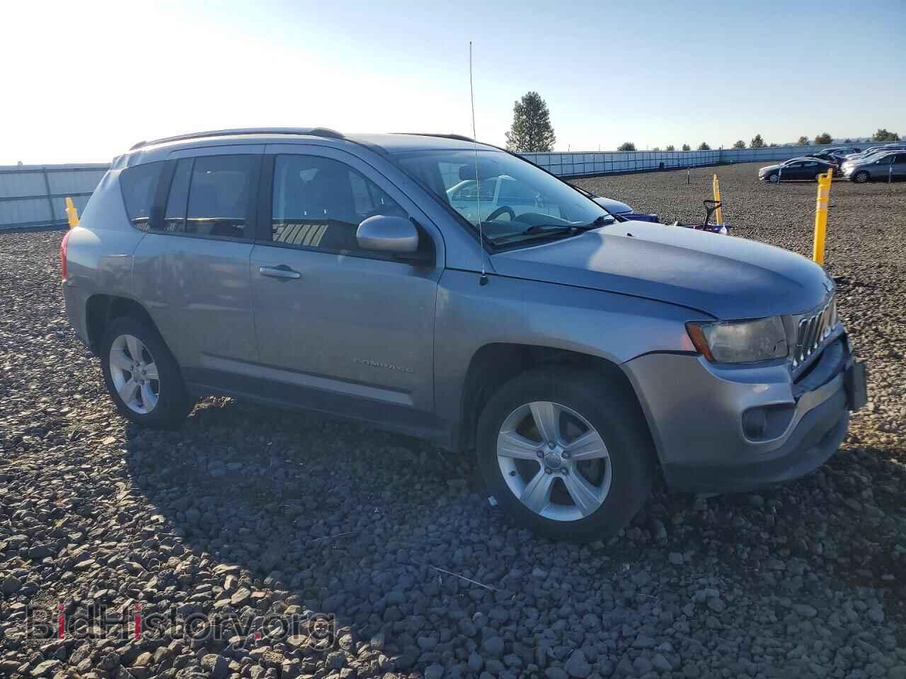 2016 Jeep COMPASS (VIN 1C4NJDEB1GD637938) — photo 4 of 13