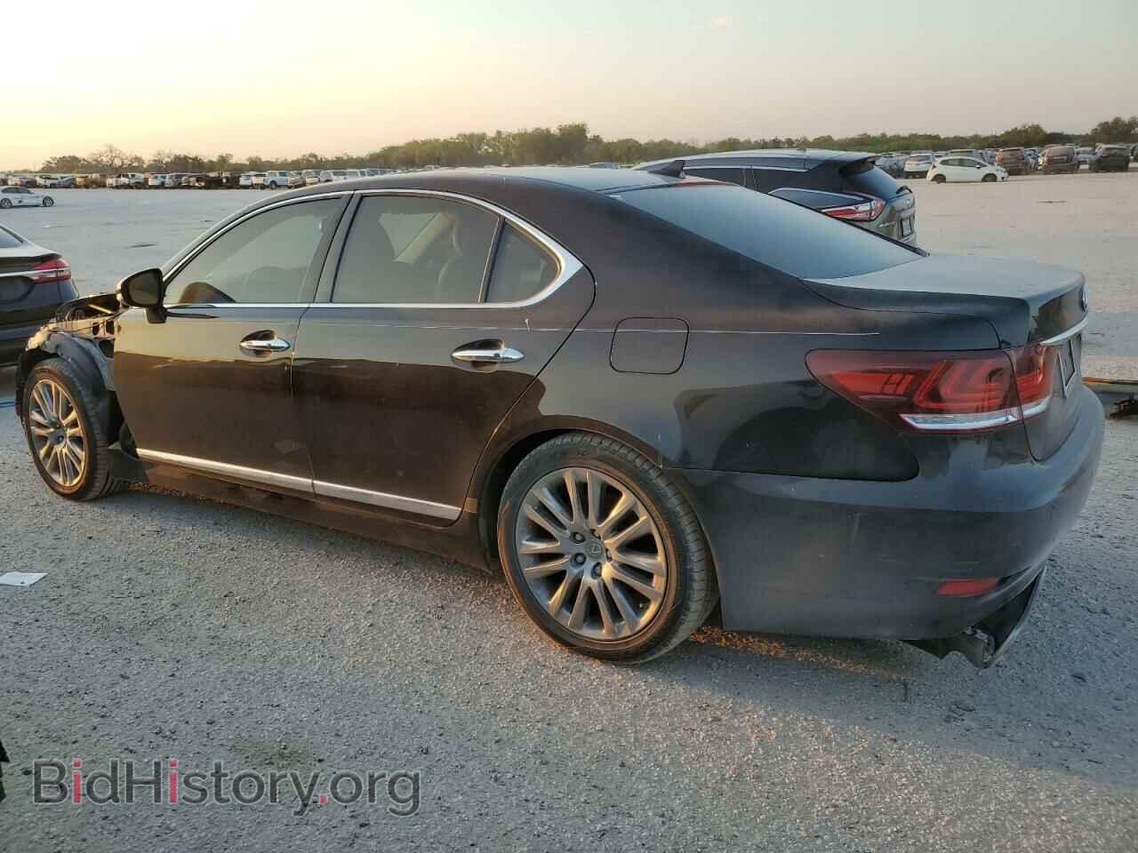 2013 LEXUS LS460 - VIN: JTHBL5EF2D5121520 - Photo 2