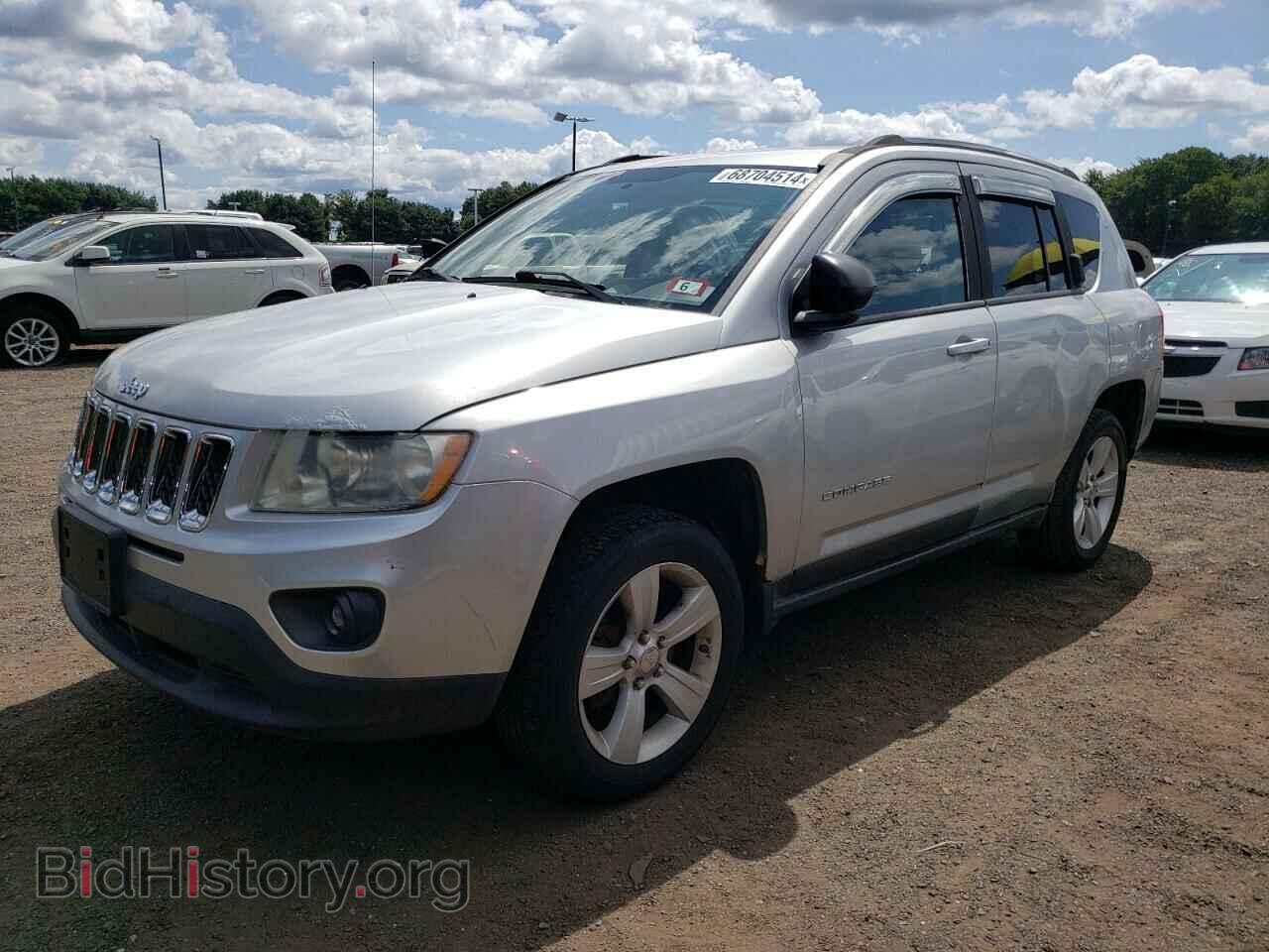 Photo 1J4NF1FB3BD280666 - JEEP COMPASS 2011