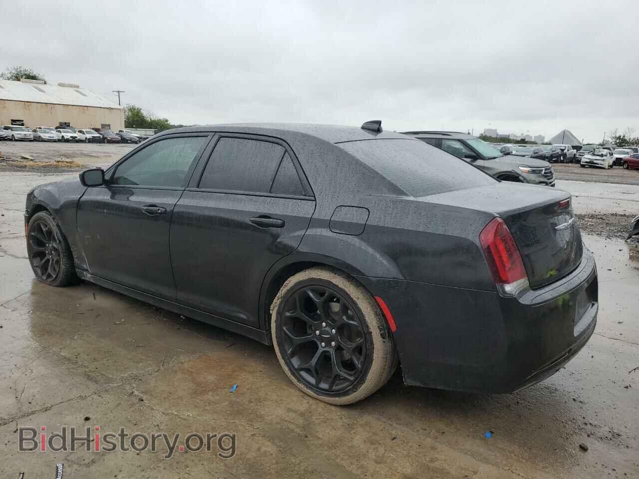 2019 CHRYSLER 300 - VIN: 2C3CCABG6KH524051 - Фото 2