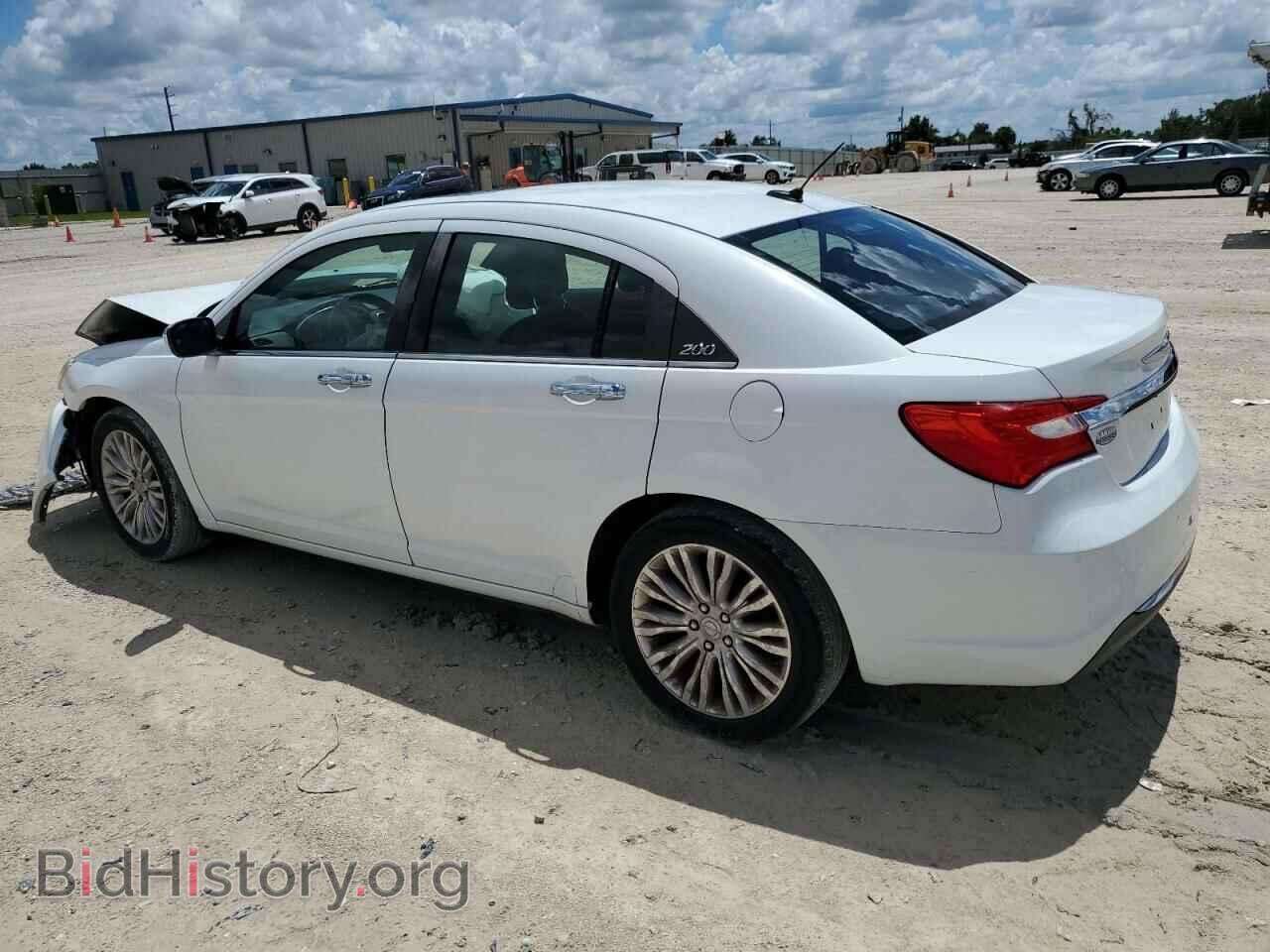2011 CHRYSLER 200 - VIN: 1C3BC2FG1BN571779 - Фото 2
