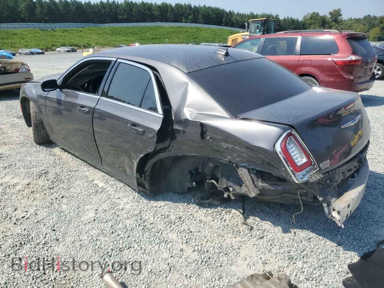 2019 CHRYSLER 300 - VIN: 2C3CCAAG4KH667209 - Фото 2