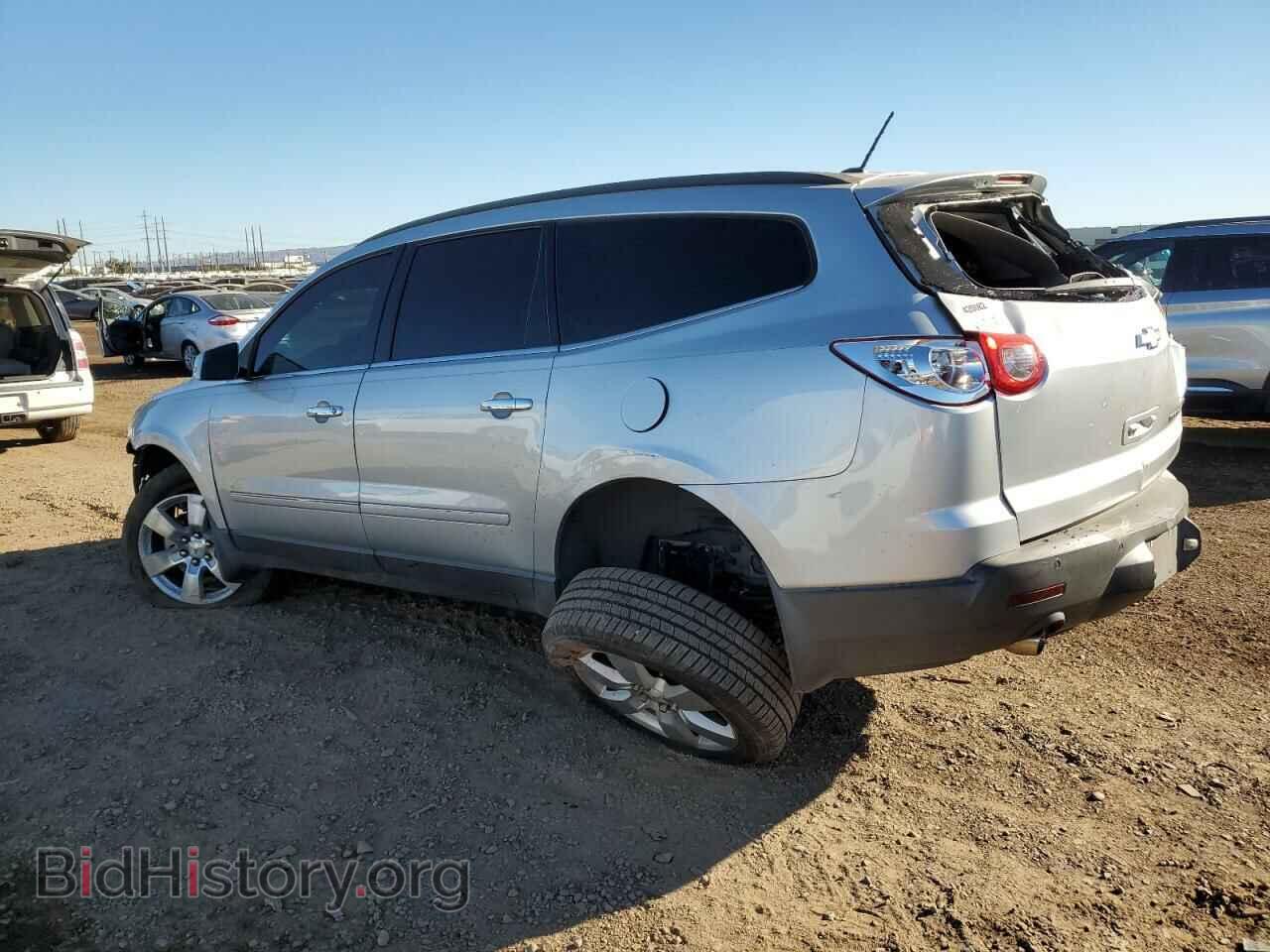 2011 CHEVROLET TRAVERSE - VIN: 1GNKRLED7BJ331125 - Фото 2