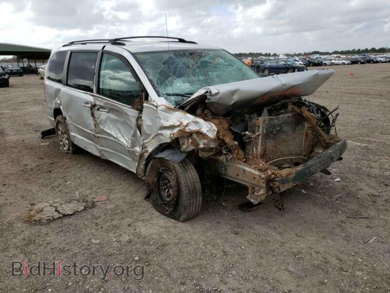 2010 Chrysler MINIVAN Town & COU (VIN 2A4RR4DE8AR178217) — фото 1 из 10, Copart, повреждение: передняя часть