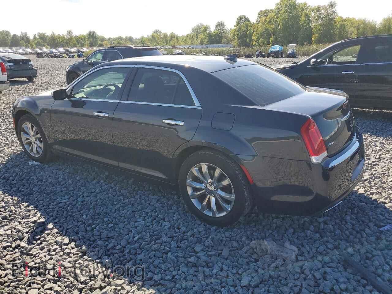 2017 CHRYSLER 300 - VIN: 2C3CCAKG6HH565613 - Photo 2