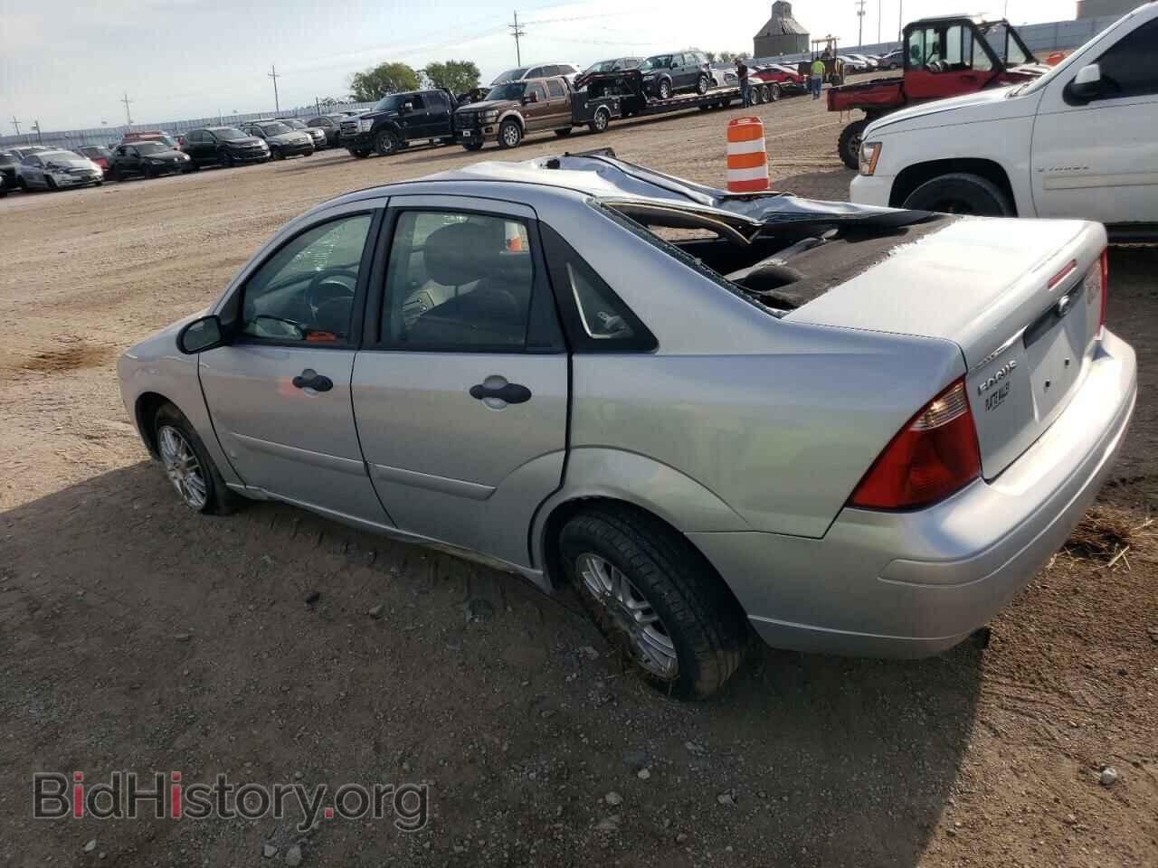 2007 FORD FOCUS - VIN: 1FAFP34N97W301747 - Фото 2