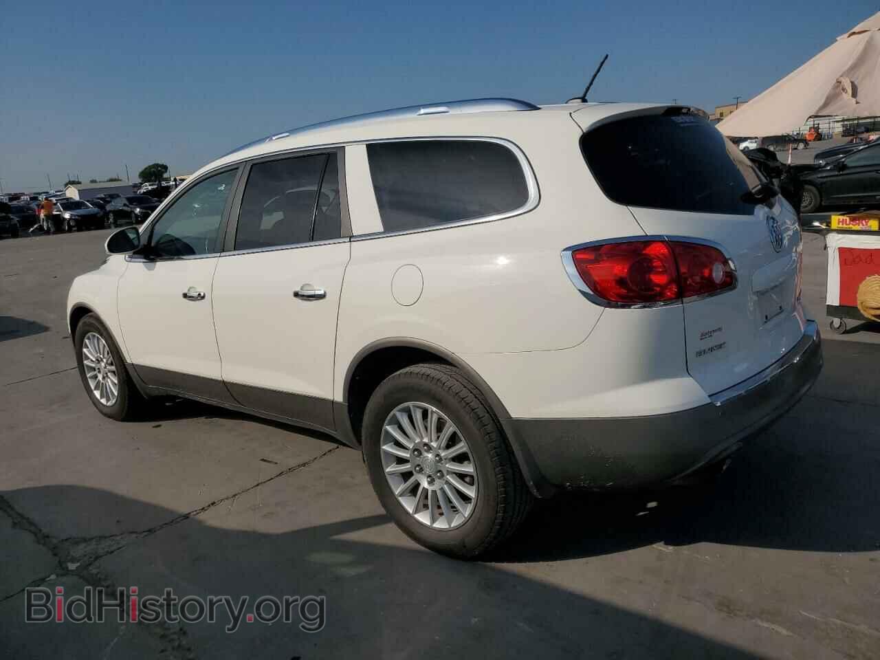 2011 BUICK ENCLAVE - VIN: 5GAKRBED3BJ410196 - Фото 2