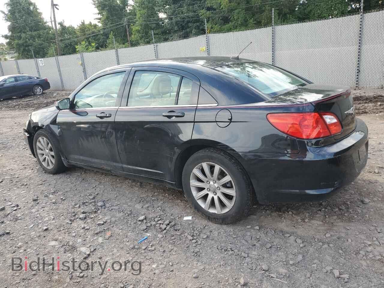 2010 CHRYSLER SEBRING - VIN: 1C3CC5FB0AN111280 - Фото 2