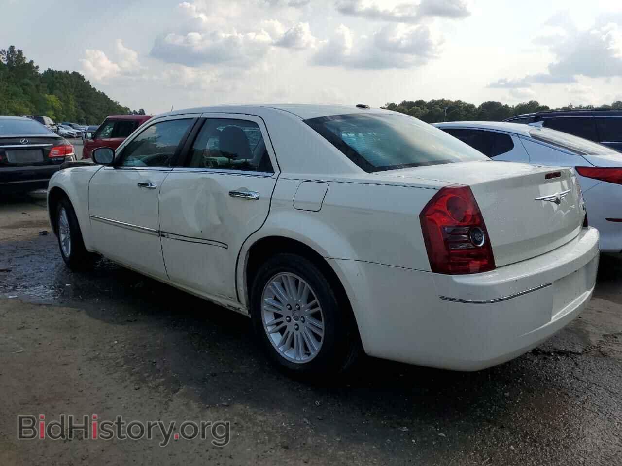 2010 CHRYSLER 300 - VIN: 2C3CA5CV4AH235940 - Фото 2
