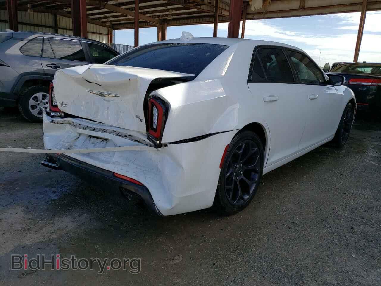 2019 CHRYSLER 300 - VIN: 2C3CCABG3KH538201 - Фото 3