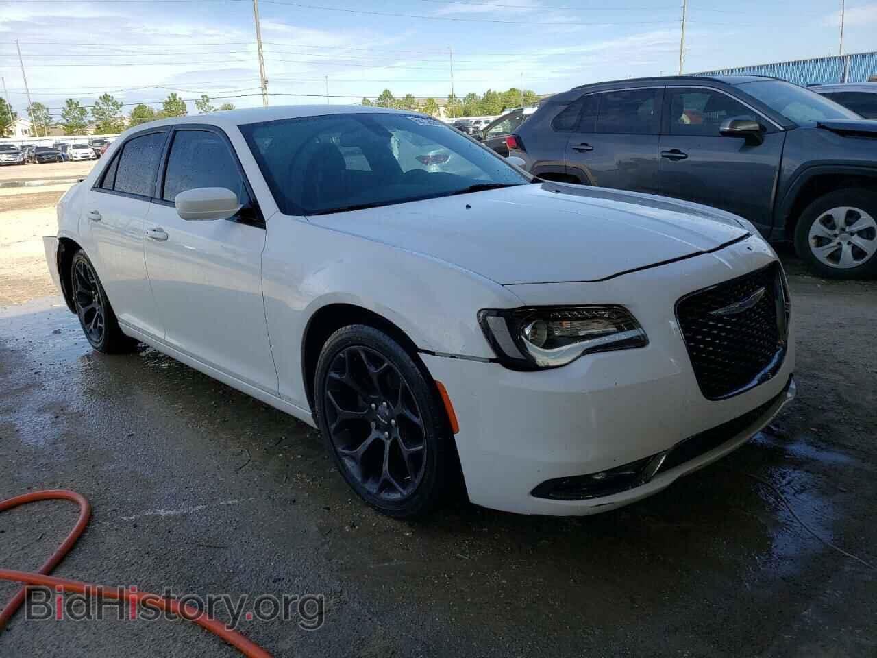 2019 CHRYSLER 300 - VIN: 2C3CCABG3KH538201 - Фото 4