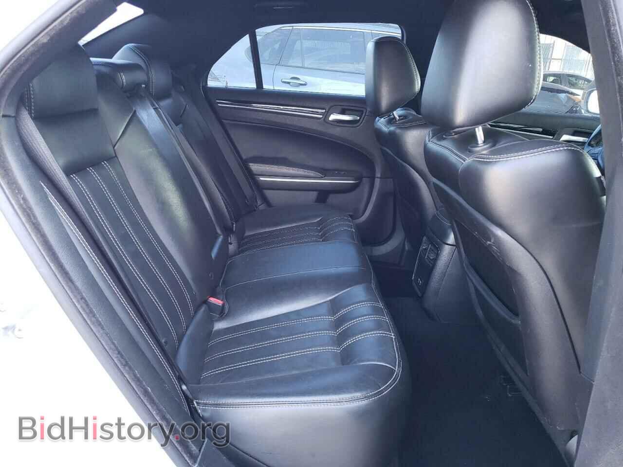 2019 CHRYSLER 300 - VIN: 2C3CCABG3KH538201 - Фото 10