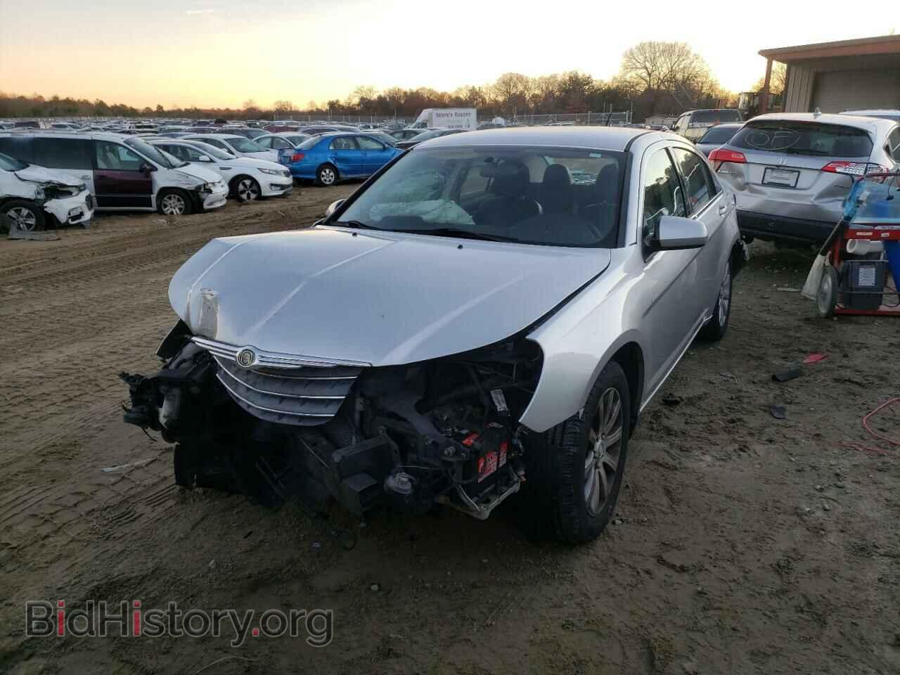 2010 CHRYSLER SEBRING - VIN: 1C3CC5FB6AN213926 - Фото 2