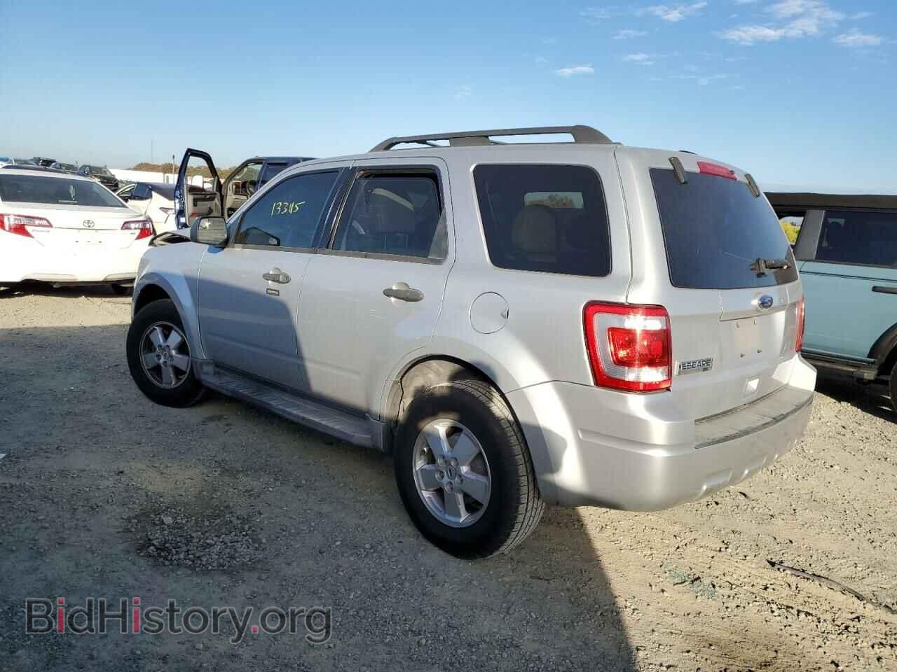 2011 FORD ESCAPE - VIN: 1FMCU0D77BKA50258 - Фото 2