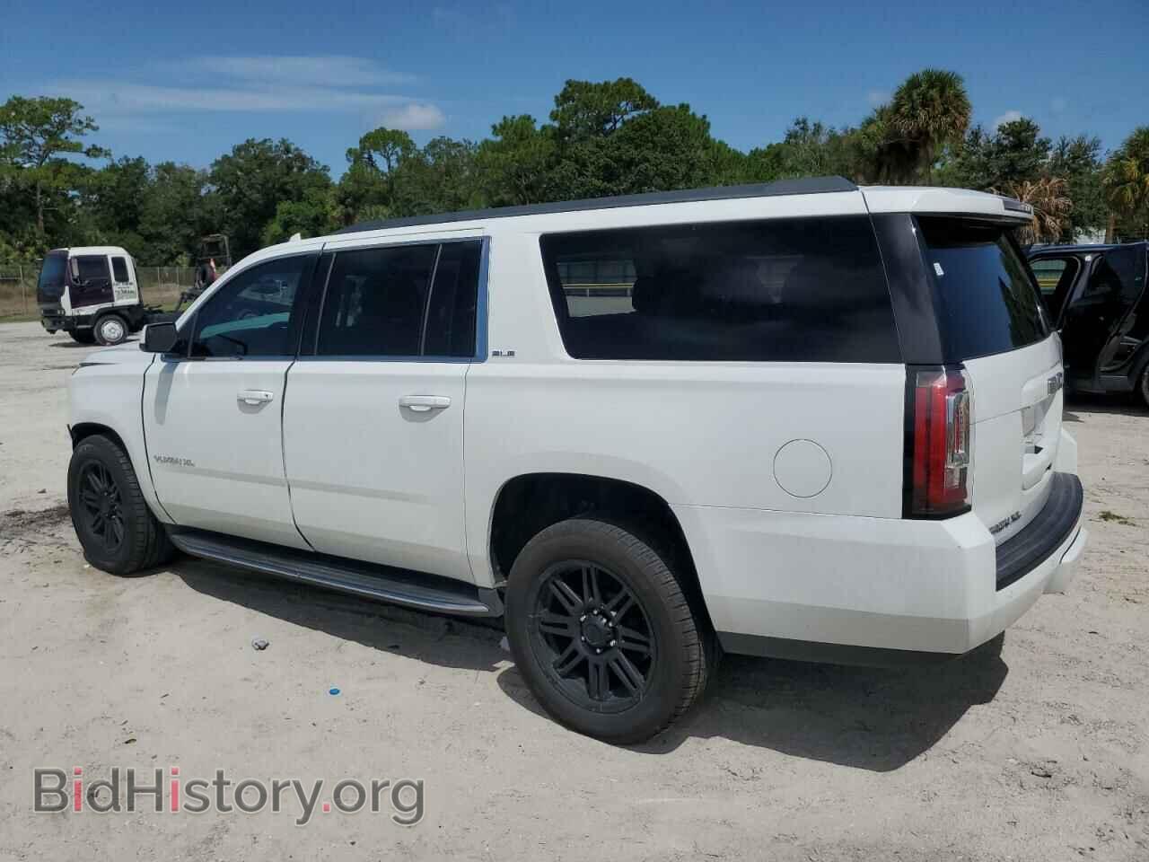 2017 GMC YUKON - VIN: 1GKS2FKC2HR214948 - Photo 2