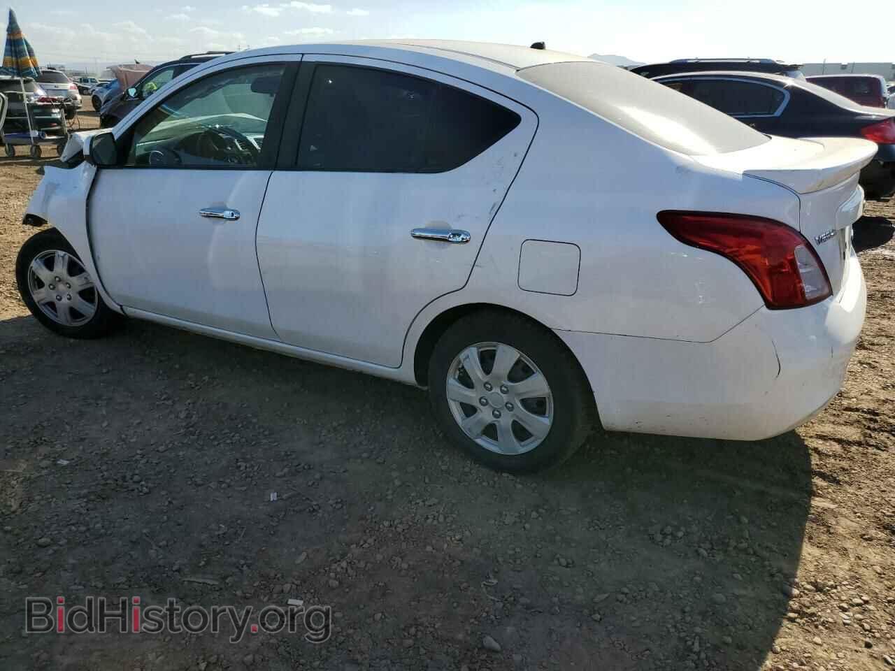 2013 NISSAN VERSA - VIN: 3N1CN7AP1DL876509 - Фото 2