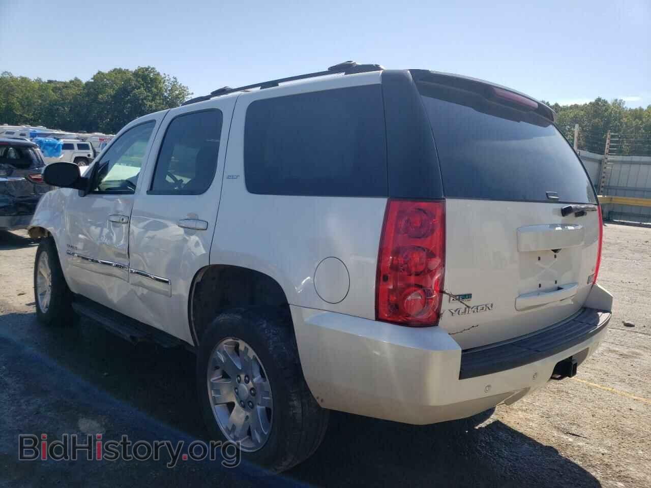 2011 GMC YUKON - VIN: 1GKS2CE06BR160478 - Photo 2