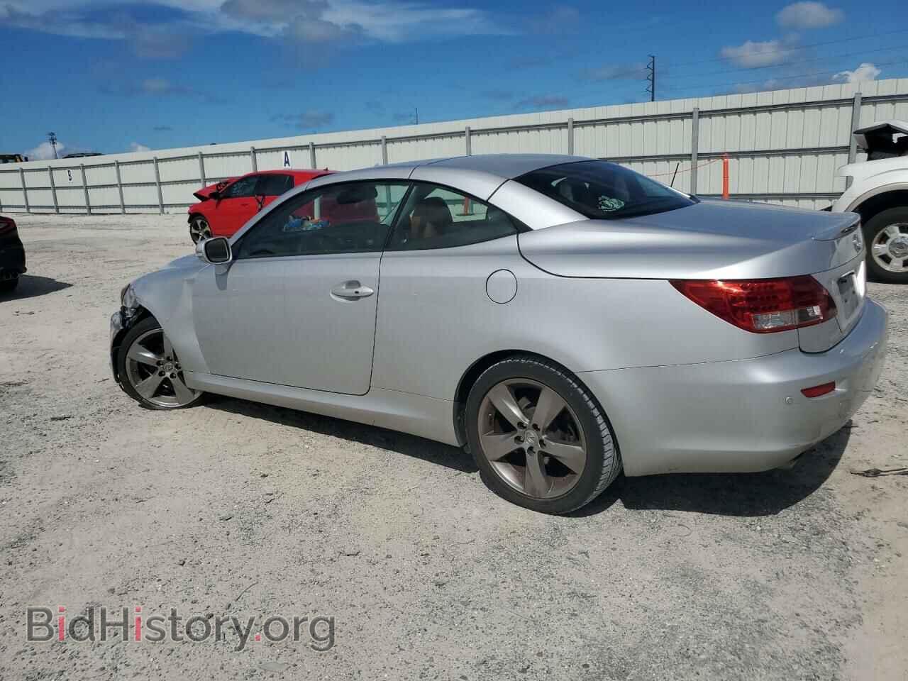 2011 LEXUS IS - VIN: JTHFF2C23B2518711 - Photo 2