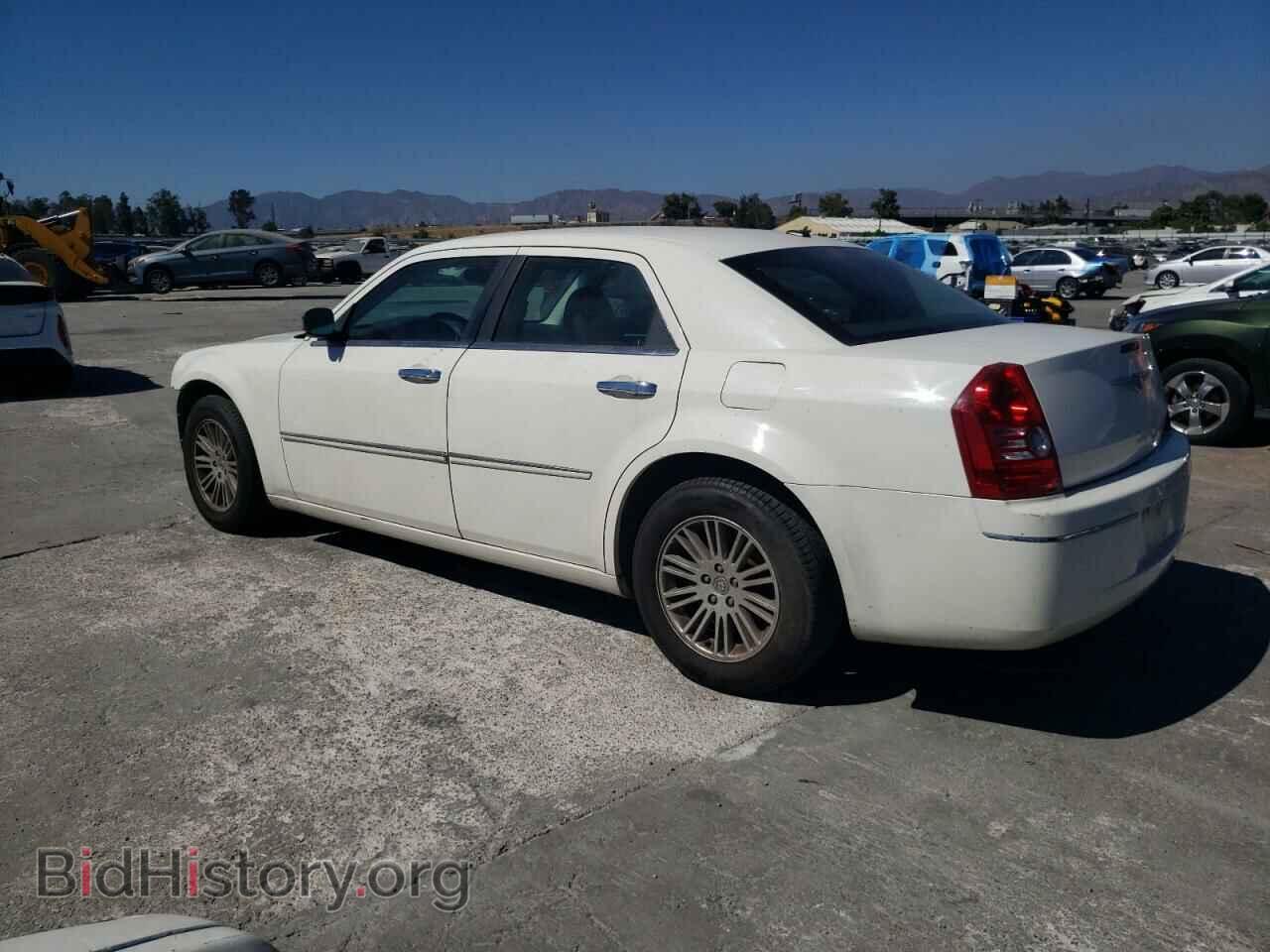 2010 CHRYSLER 300 - VIN: 2C3CA5CV9AH160961 - Фото 2
