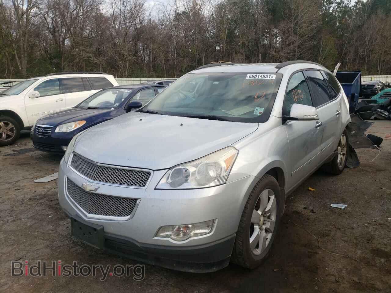 2012 CHEVROLET TRAVERSE - VIN: 1GNKRLED7CJ286219 - Фото 2