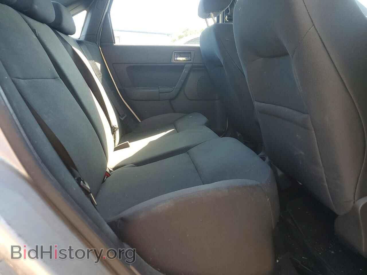 2010 Ford FOCUS (VIN 1FAHP3GN8AW104080) — photo 10 of 12
