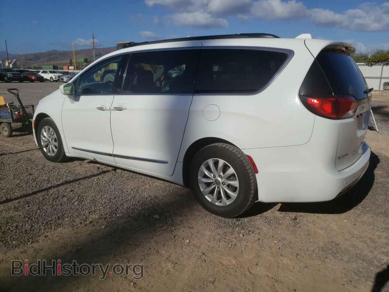 2017 CHRYSLER PACIFICA - VIN: 2C4RC1BG1HR576230 - Photo 2