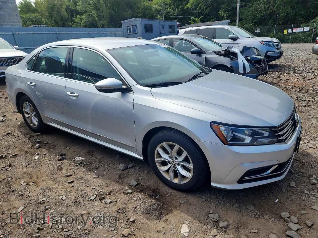 2017 VOLKSWAGEN PASSAT - VIN: 1VWAT7A32HC072709 - Photo 4